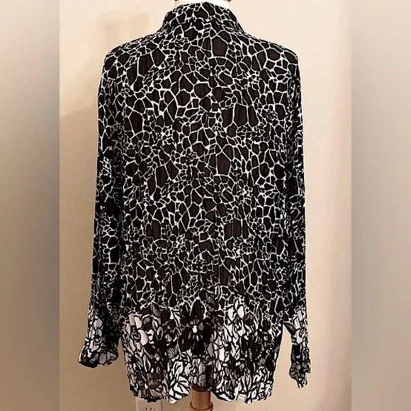 Lane Bryant Black White Floral Crinkle Button Down Long Sleeve Blouse Size 22/24 - Picture 6 of 9